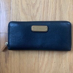 Marc by Marc Jacobs New Q Slim Ziparound Wallet